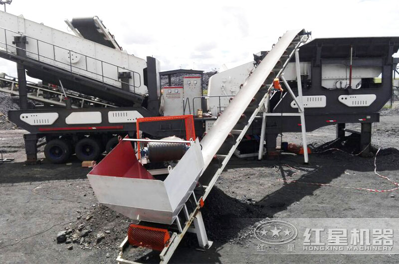 大型移动式煤炭破碎机作业现场