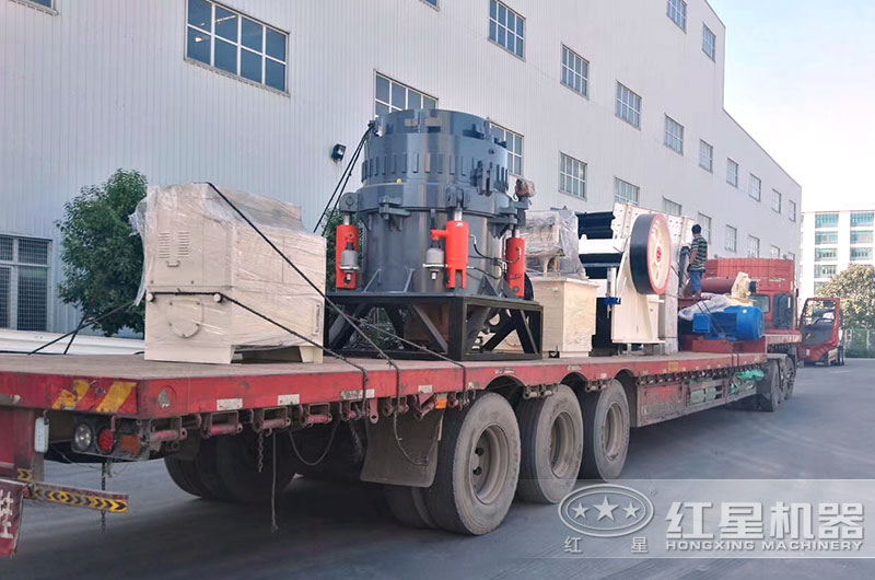 时产200吨石子生产线部分设备发货出厂